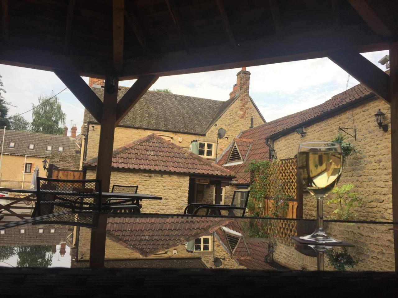 Hotel The Radnor Arms Malmesbury Zewnętrze zdjęcie